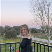 Estudiante que ofrece clases particulares de matemáticas, lengua e historia.